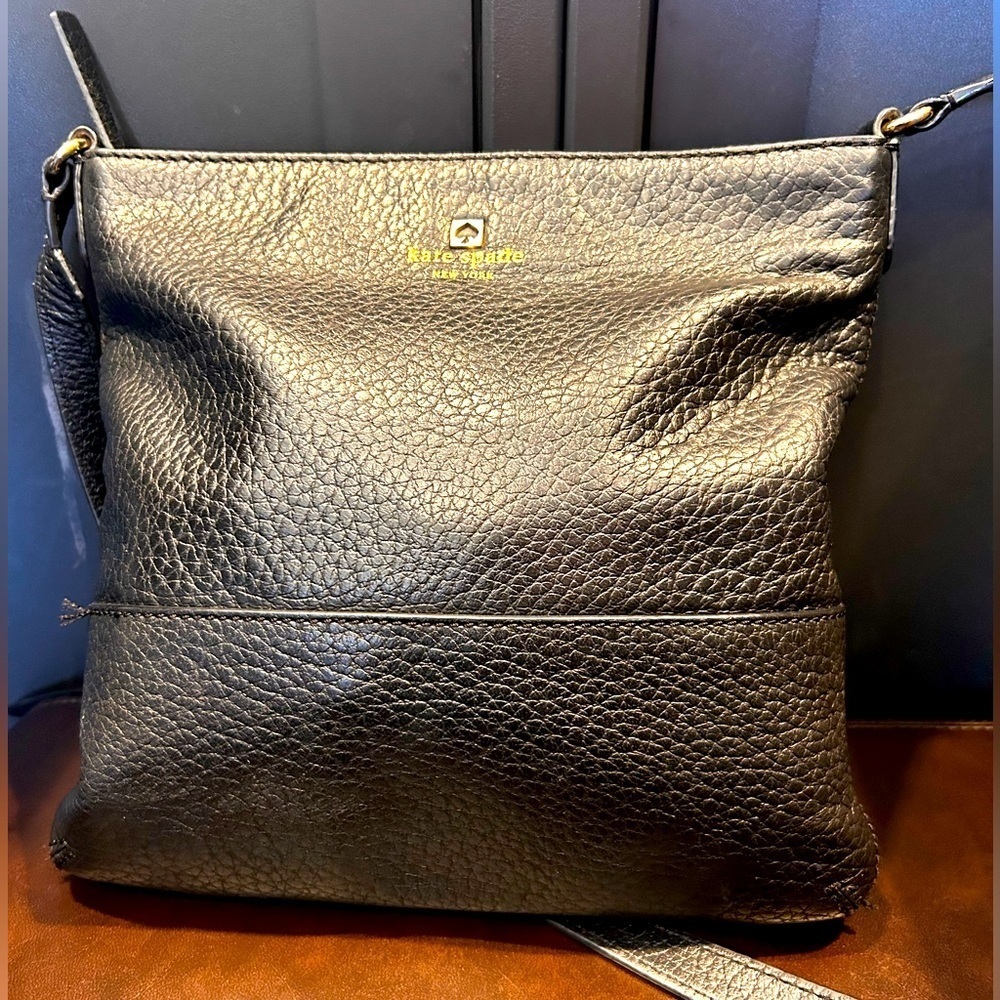 Kate Spade vintage Set! Cross body pebble purse with stripped wristlet.